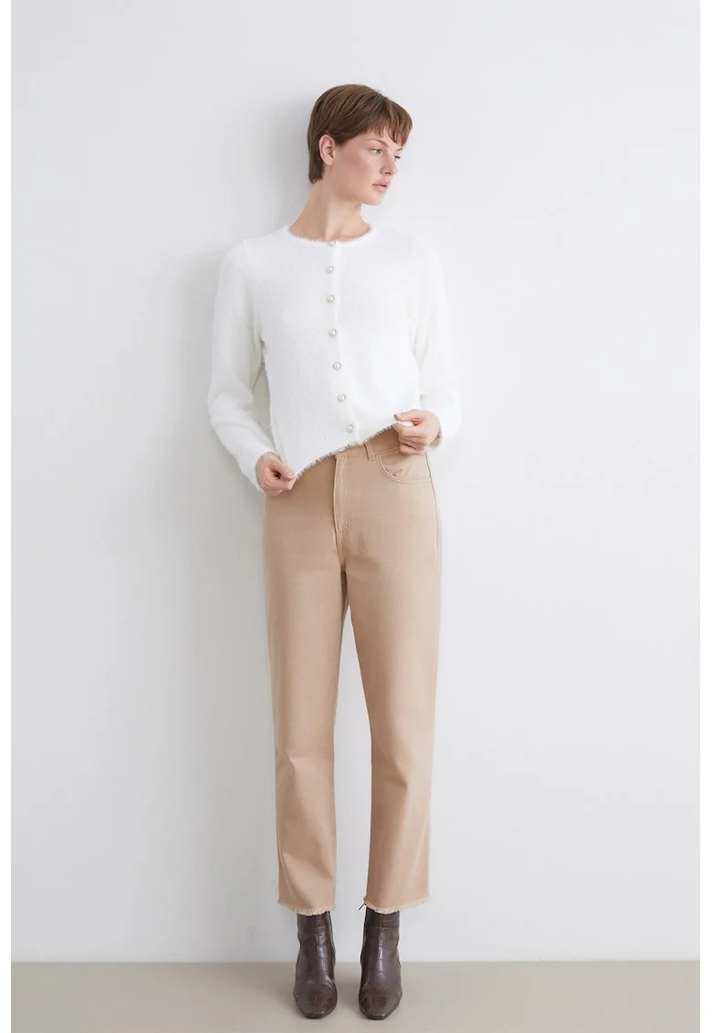 Cardigan pufos cu nasturi tip bijuterie, Alb optic