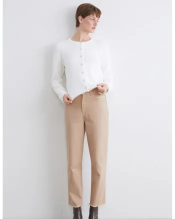 Cardigan pufos cu nasturi tip bijuterie, Alb optic