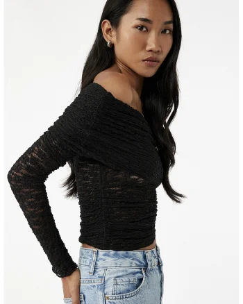 Bluza crop cu decolteu pe un umar, Negru