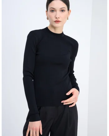 Pulover cu maneci cazute, Negru