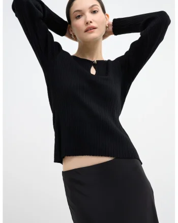 Pulover cu decupaj, Negru