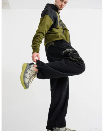 Pantaloni de trening cu buzunare cargo Unleash The Shark, Negru
