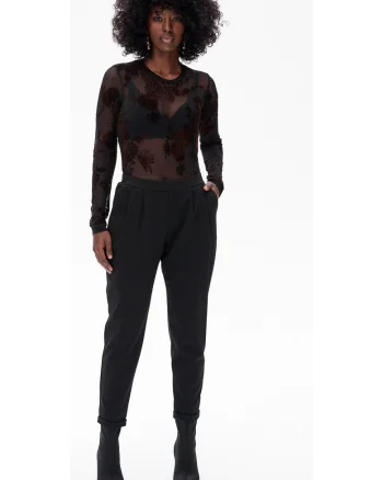 Pantaloni conici cu buzunare oblice