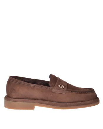 Pantofi loafer din piele intoarsa cu aplicatie monograma metalica, Maro taupe