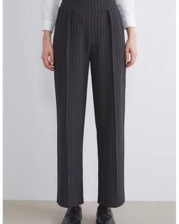 Pantaloni drepti cu dungi, Negru
