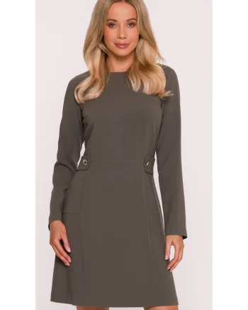 Rochie mini S419 kaki maneci lungi, decolteu rotund, bretele decorative in talie cu nasturi aurii, material neted cu finisaj moale, cu fermoar la spate, Kaki