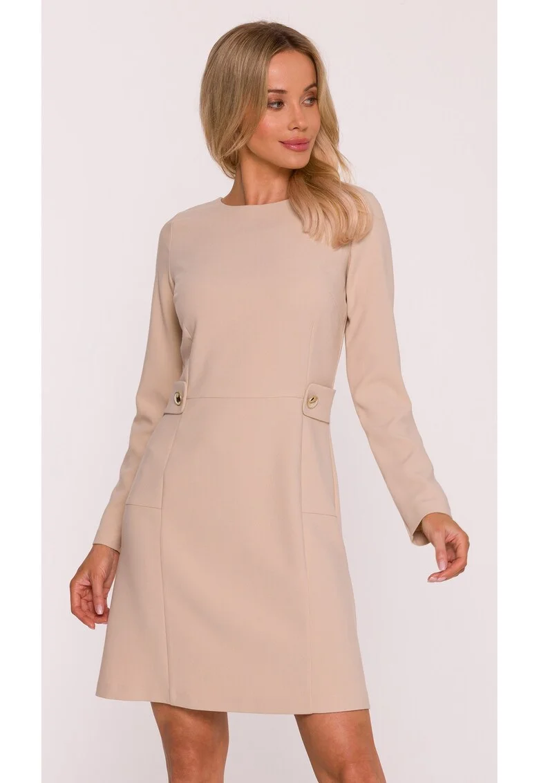 Rochie mini S419 bej maneci lungi, decolteu rotund, bretele decorative in talie cu nasturi aurii, material neted cu finisaj moale, Inchizatoare cu fermoar la spate, Bej