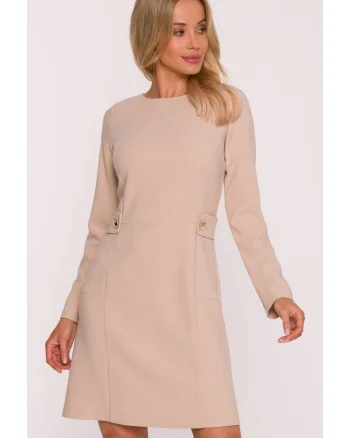 Rochie mini S419 bej maneci lungi, decolteu rotund, bretele decorative in talie cu nasturi aurii, material neted cu finisaj moale, Inchizatoare cu fermoar la spate, Bej