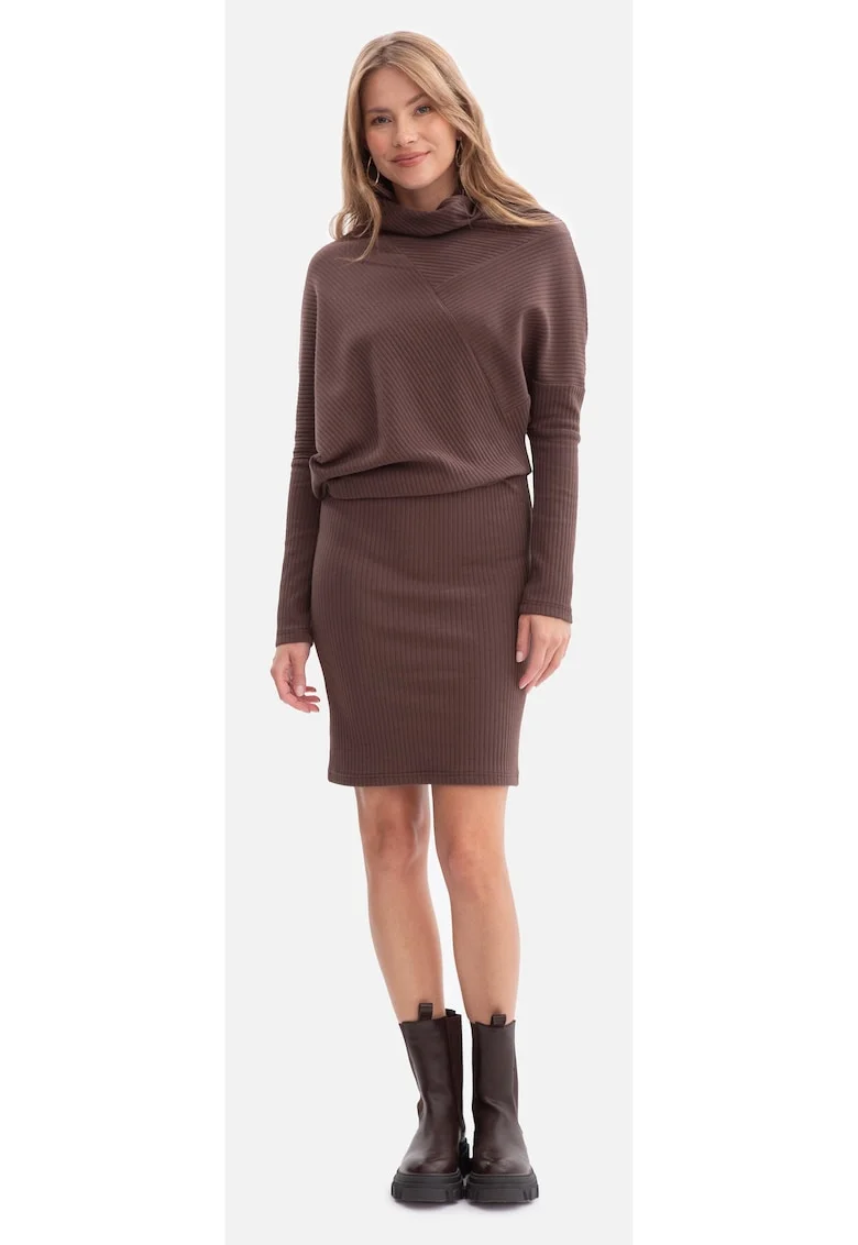 Rochie mini, B309 maro tricot, fara inchizatoare, top lejer, baza mulata, talie inalta, maneci lungi, cu guler, Maro