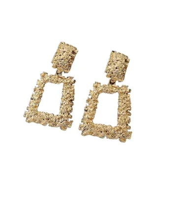 Cercei aurii, cu clips, textura incretita, Dolores C1,