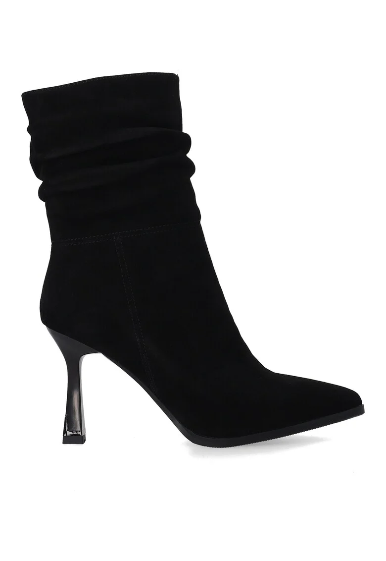 Botine cu varf ascutit din piele intoarsa