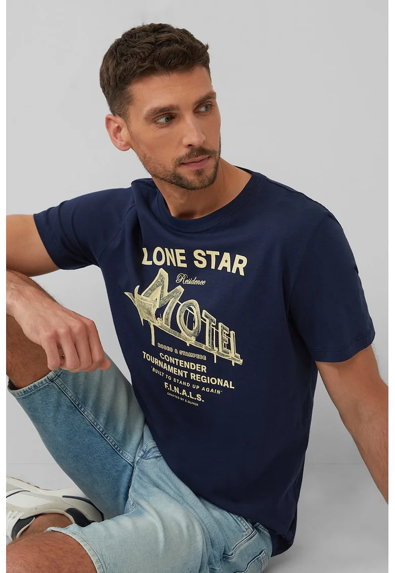 Tricou barbati cu decolteu la baza gatului, imprimeu text, Regular fit, Galben/Bleumarin