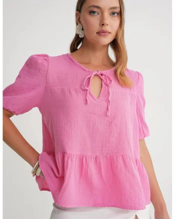 Bluza dama HiCCUP, muselina texturata, decolteu rotund, roz pudrat, bumbac