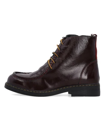 Bocanci uni din piele lacuita
