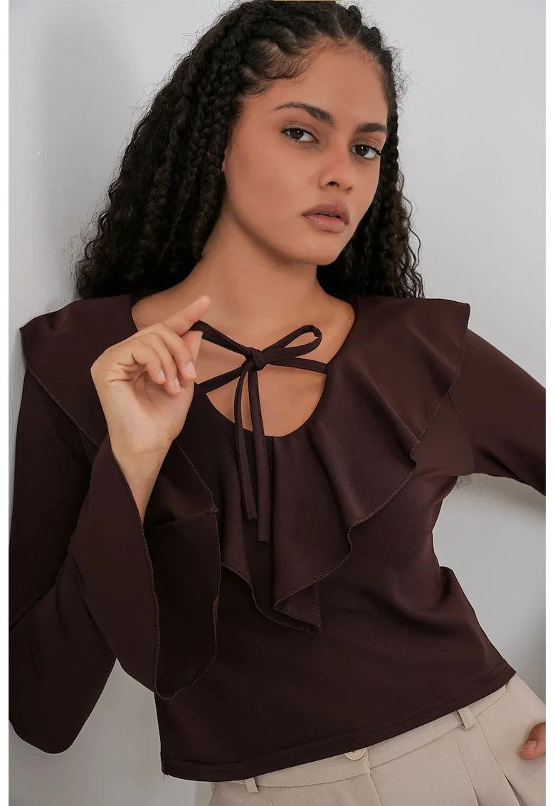 Bluza dama, HiCCUP, crop, volane, decolteu in V, maro, textil