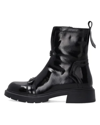Ghete din piele lacuita cu catarame decorative