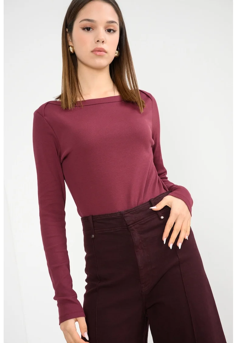 Bluza slim fit cu decolteu barcuta, Visiniu