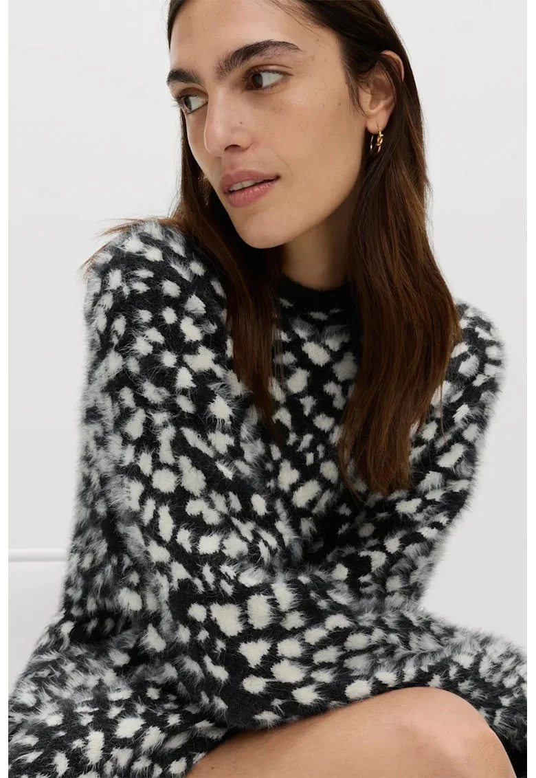 Pulover pufos cu animal print, Alb/Negru