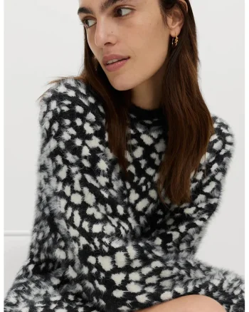 Pulover pufos cu animal print, Alb/Negru