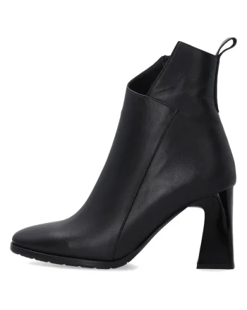 Botine de piele cu detaliu asimetric si toc sculptural