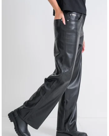 Pantaloni cu croiala dreapta si aspect de piele, Negru