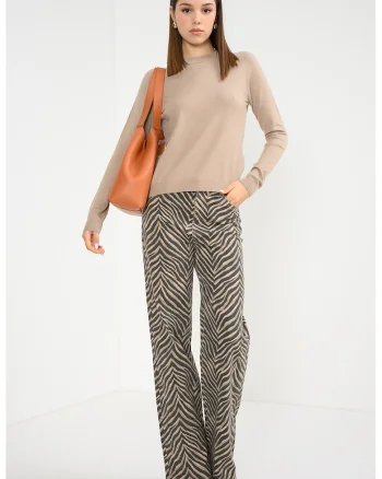 Pulover cu decolteu la baza gatului si model uni Happiness, Maro nisip
