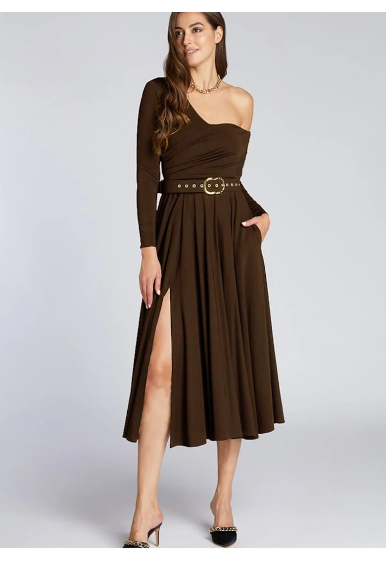 Rochie cu decolteu pe un umar si slit lateral, Maro inchis