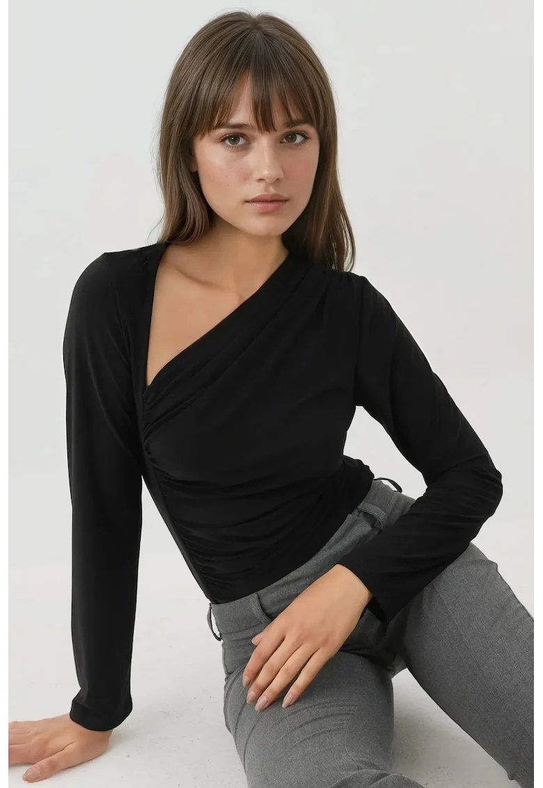 Bluza dama  decolteu asimetric, tricot, Negru