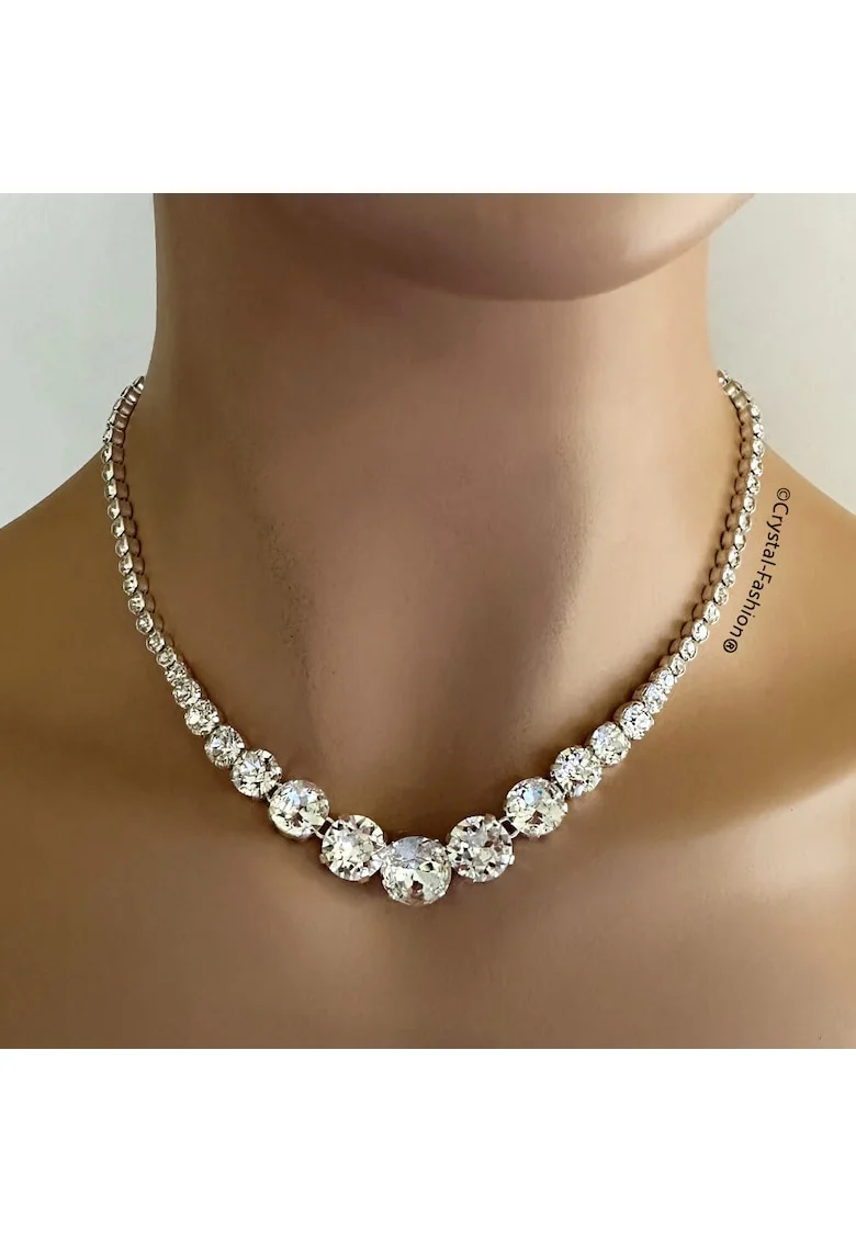 Colier Tennis Descrescator cu cristale Swarovski® la baza gatului