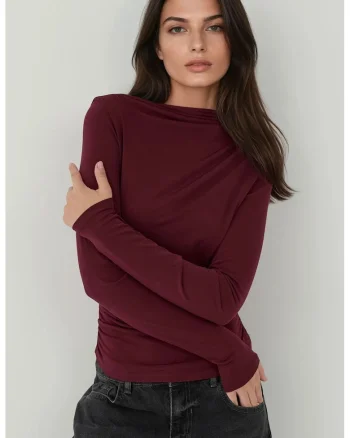 Bluze dama,  bluza cu guler barca si detaliu plisat, rosu burgundy, jerseu