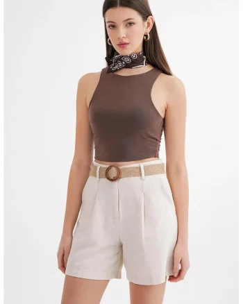 Pantaloni scurti dama,  talie inalta, detaliu curea, textil bej