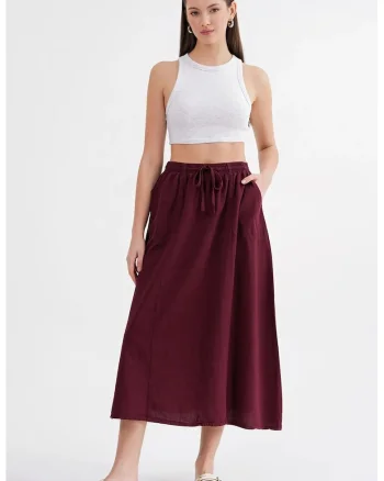 Fusta  cu talie inalta, detaliu snur, rosu burgund, textil
