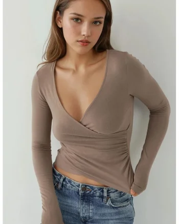 Bluza dama,  top cu maneca lunga, decolteu in V, slim fit, maro castor, jerseu,