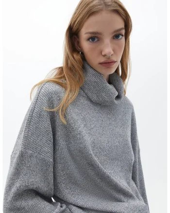 Pulover simetric cu decolteu drapat, Gri melange