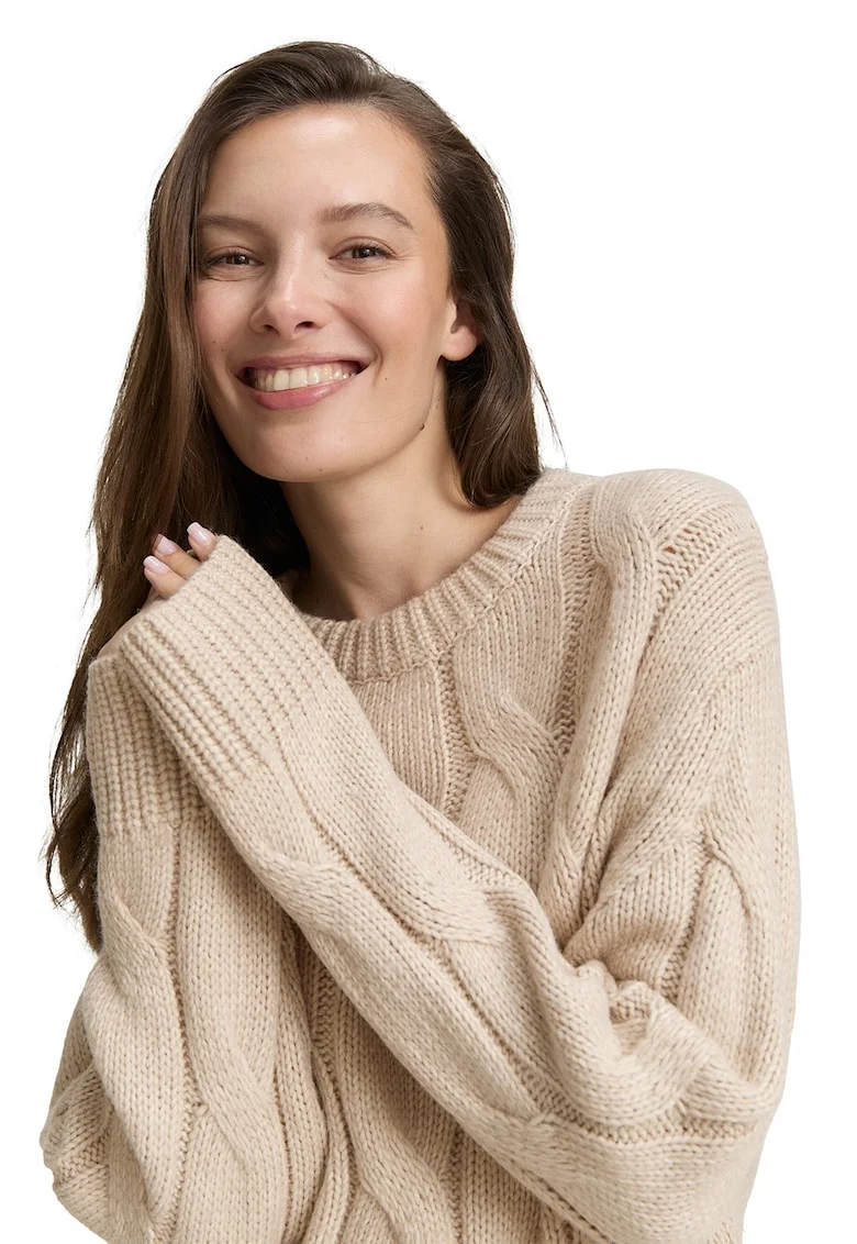 Pulover cu model torsade si decolteu la baza gatului, Bej