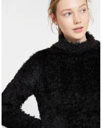 Pulover pufos cu guler scurt, Negru