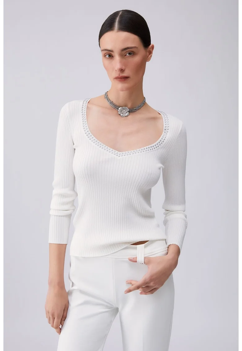 Pulover slim fit cu decolteu in V, Alb