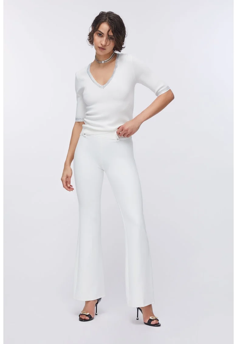 Pantaloni evazati cu model uni, Alb