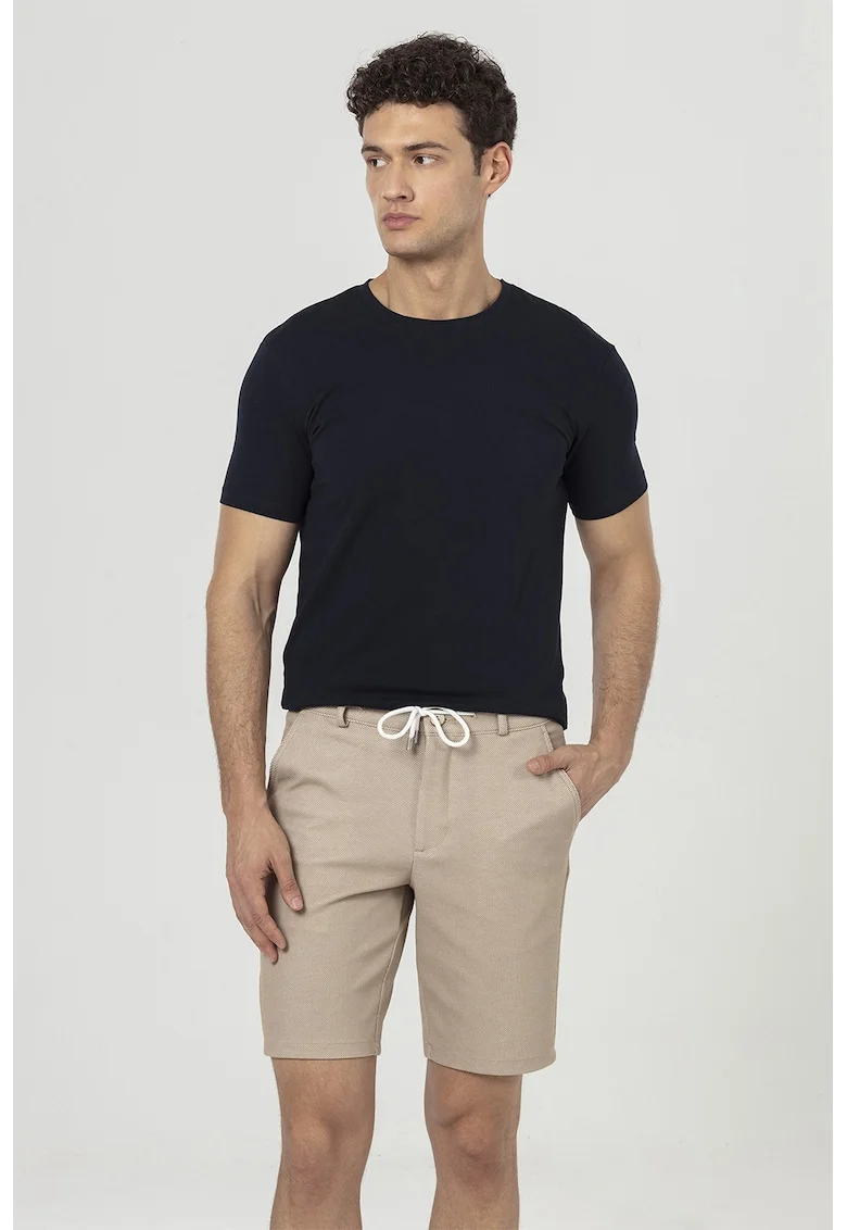 Pantaloni scurti cu model texturat si snur in talie, Maro nisip