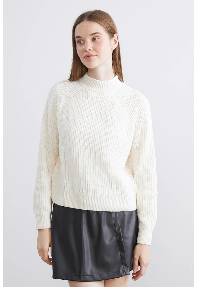 Pulover striat cu model uni si guler inalt, Alb