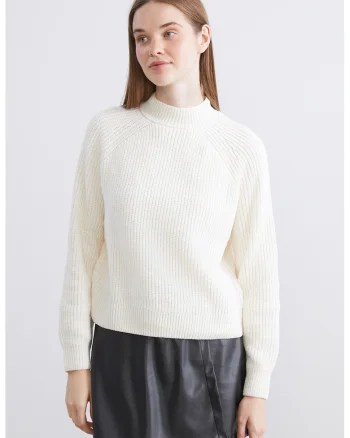 Pulover striat cu model uni si guler inalt, Alb