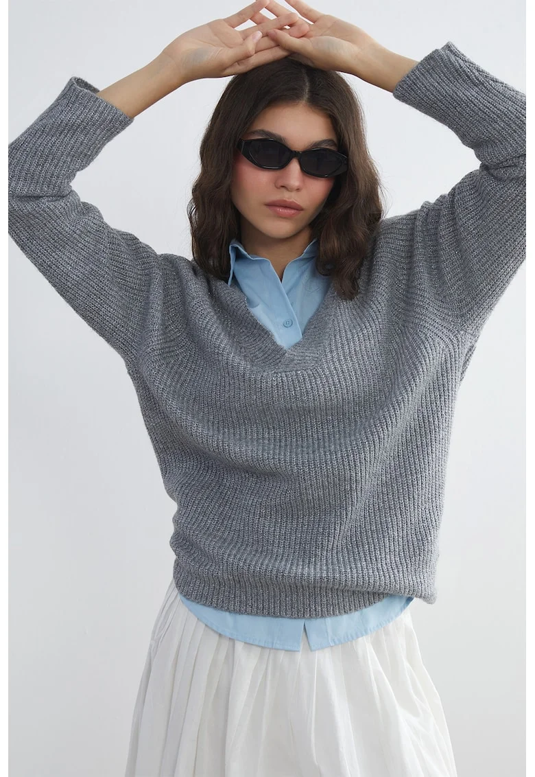 Pulover regular fit cu decolteu in V, Gri melange
