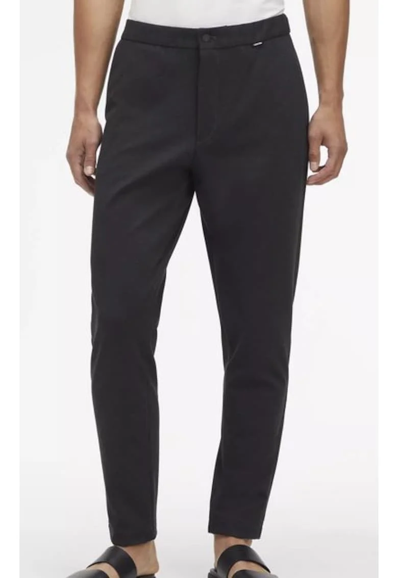 Pantaloni conici,