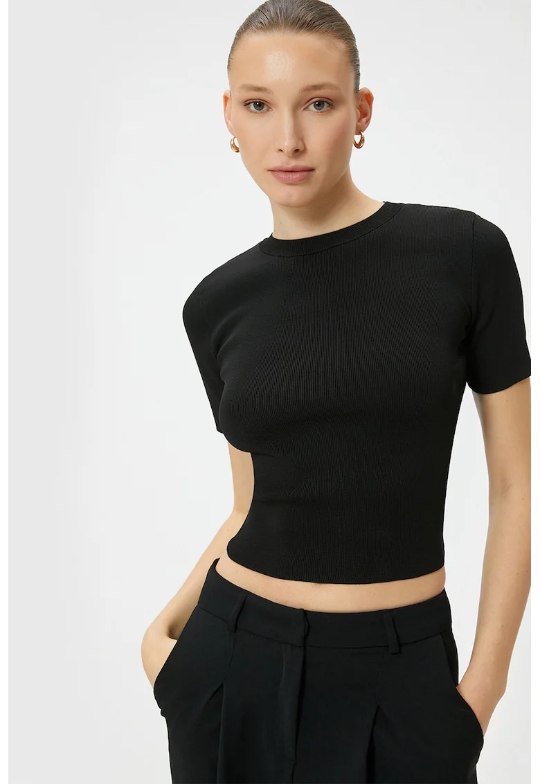 Tricou slim fit cu decolteu la baza gatului, Negru