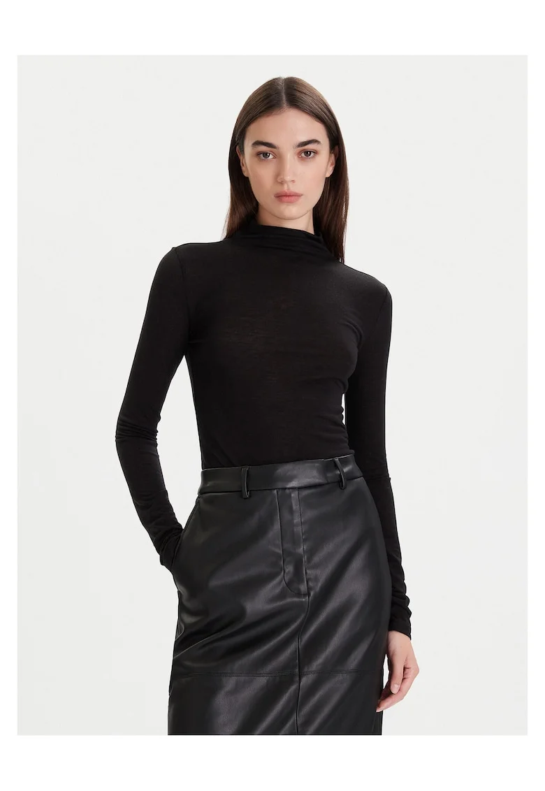 Pulover dama  negru, din material moale