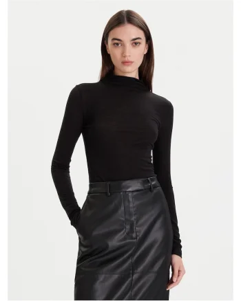 Pulover dama  negru, din material moale