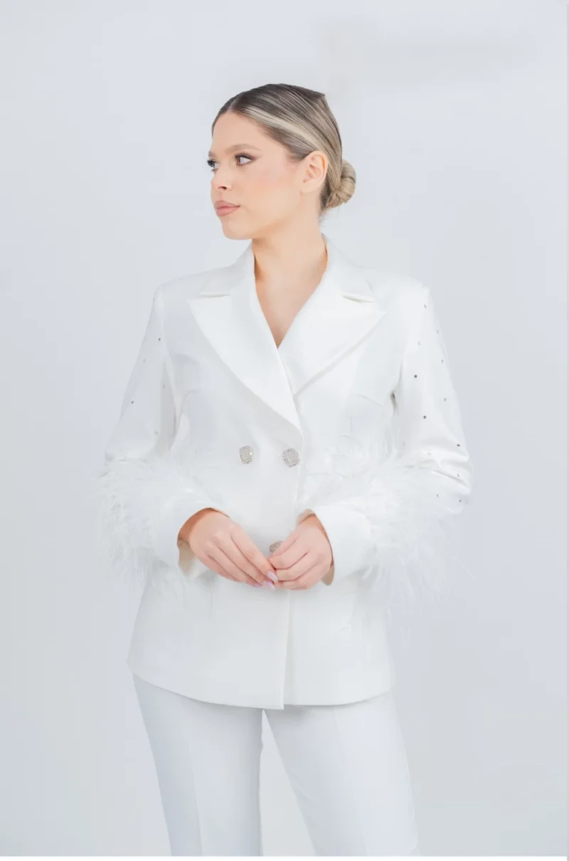 Compleu elegant alb cu pantaloni conici