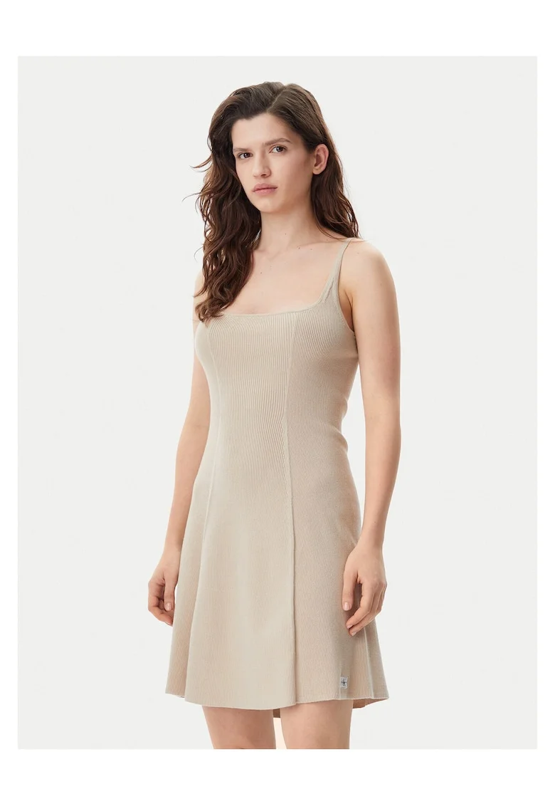 Rochie casual dama  bej, 2 caracteristici reprezentative