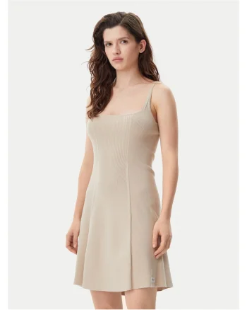 Rochie casual dama  bej, 2 caracteristici reprezentative