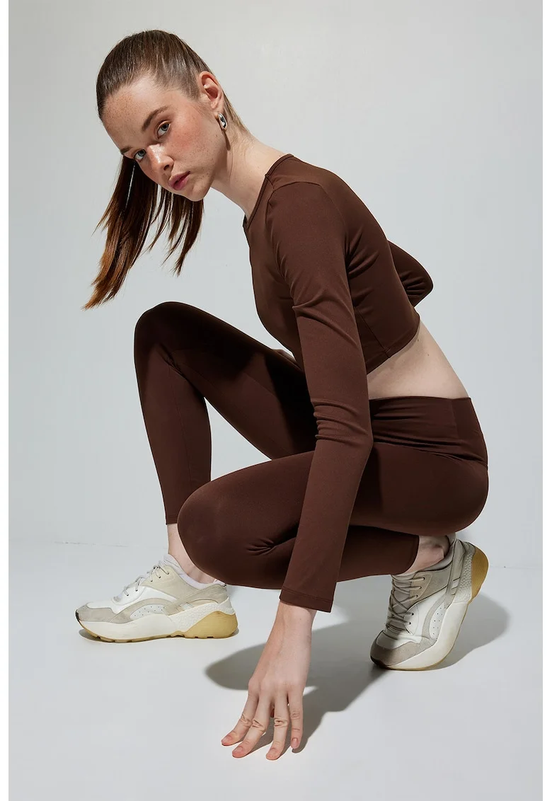 Bluza crop slim fit, Maro inchis